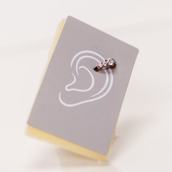 Ear-Cuff / Cubic Zirconia earring / Glam earring / sparkly earring - Picture 2 of 2